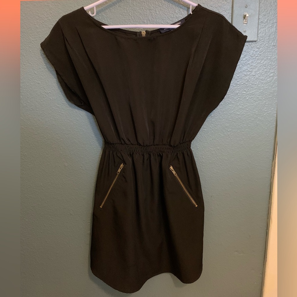 LBD One Clothing size XS, with zipper pockets!